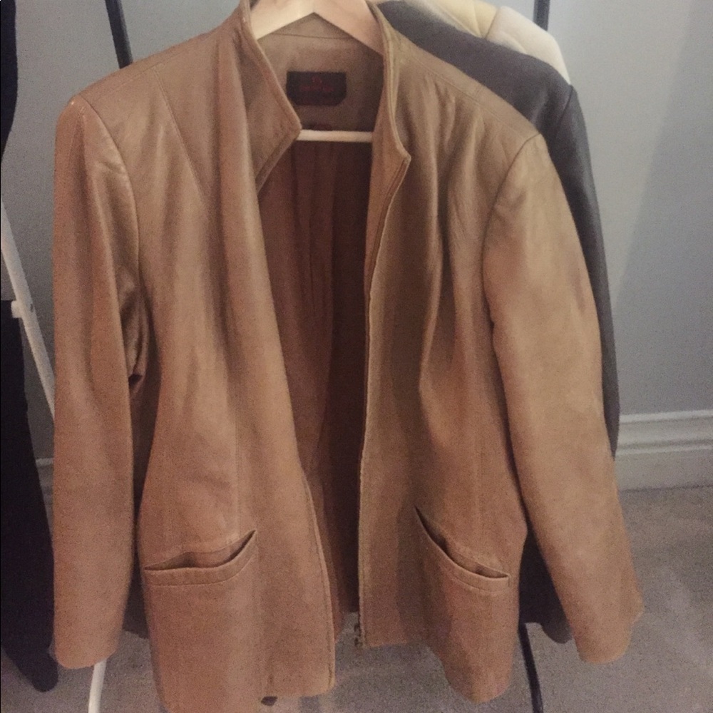 Daniel leather jacket in size L tan